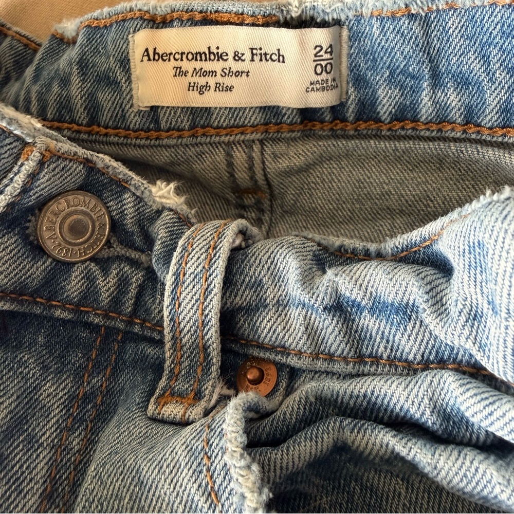 Abercrombie & Fitch High Rise Mom Short - Picture 3 of 3